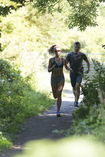 Competitive running couple — Stock Photo, Image