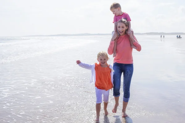 Happy young family — Stock Photo, Image