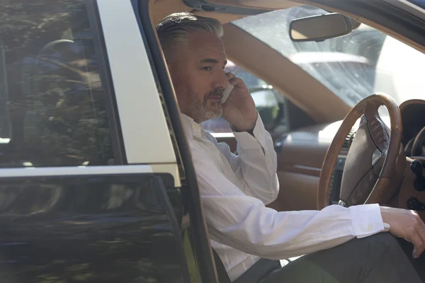 Quick call before driving to work — Stock Photo, Image