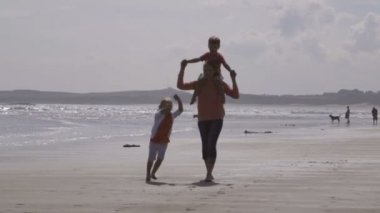 Deniz kenarında eğlence.