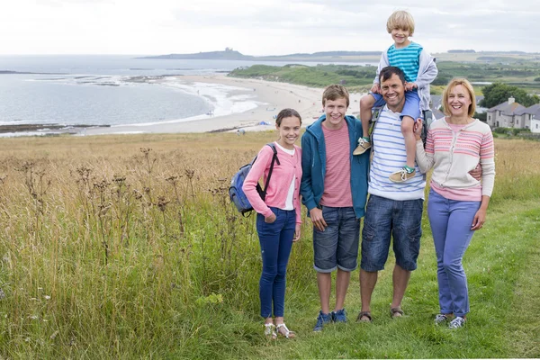 Familjefoto på stranden — Stockfoto