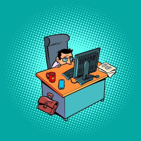 Un uomo d'affari uomo spaventato e timido lavora in un ufficio sul posto di lavoro a un computer — Vettoriale Stock
