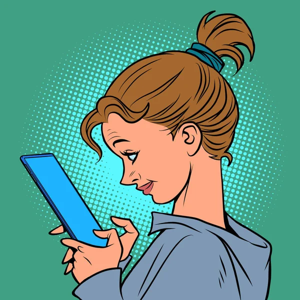 Молодая женщина со смартфоном, читает сообщения. Онлайн гаджет — стоковый вектор