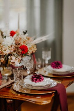 Lüks Akşam Yemeği için Zarif Süslü Masa