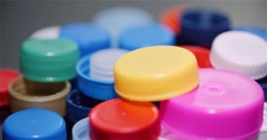 Birkaç Plastik Şişe Kapağı - Plastik İşleme Geri Dönüşüm Endüstrisi