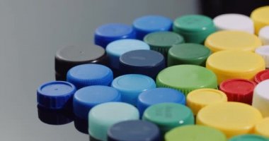 Birkaç Plastik Şişe Kapağı - Plastik İşleme Geri Dönüşüm Endüstrisi