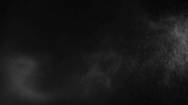 Σπρέι νεροτσουλήθρας σε μαύρο φόντο — Αρχείο Βίντεο