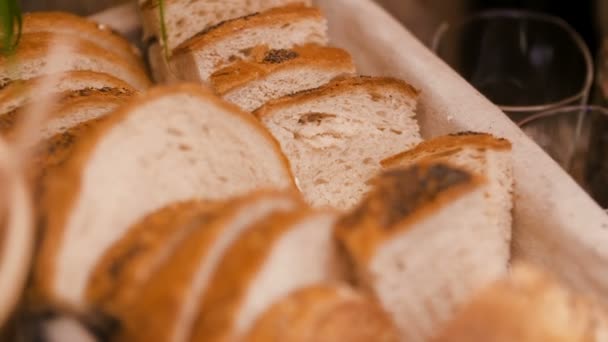 Pane affettato in scatola al ricevimento di nozze — Video Stock