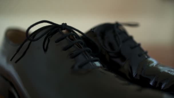 Μαύρα παπούτσια elegand — Αρχείο Βίντεο