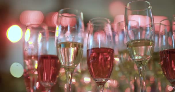 Champagne. many champagne Flutes with Sparkling Champagne — Stock Video