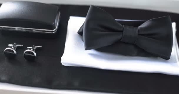 Corbata negra en la mesa. Fondo de moda. — Vídeo de stock