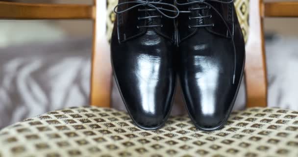 Sapatos elegantes pretos — Vídeo de Stock
