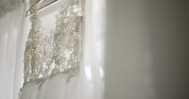 Beautiful white wedding dress detail. — Stock Video