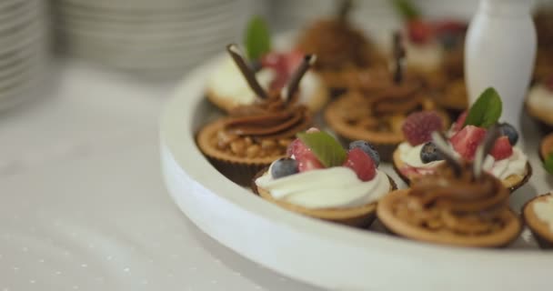 Bolos tradicionais decorativos — Vídeo de Stock