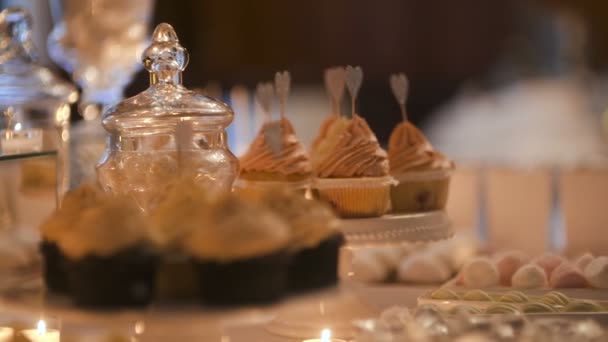 Dekoracyjne tradycyjne ciasta Wedding Cakes Sweets — Wideo stockowe