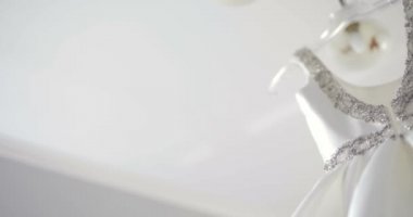 Güzel beyaz gelinlik ayrıntıları.
