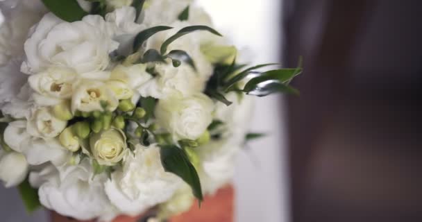 Flowers on table - beautiful flowers. — Stock Video