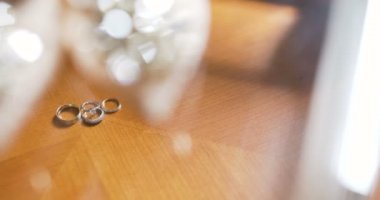 Madalyalı Kutuda Alyanslar