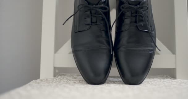 Černá elegantní obuv — Stock video