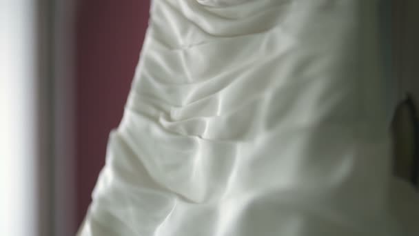 Bonito vestido de noiva branco detalhe. — Vídeo de Stock