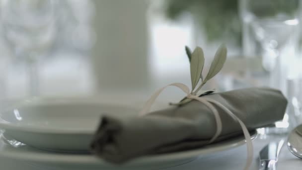 Dekorowany stół na kolację weselną — Wideo stockowe
