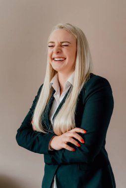 Gülen Genç İş kadınının Portresi