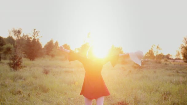 (Inggris) Portrait of Positive Smiling Woman Looking into Camera at Sunset — Stok Video