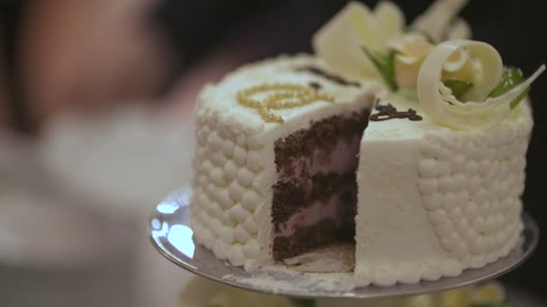 Весільний торт на весільному прийомі — стокове відео
