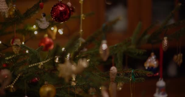 různé vánoční stromky dekorace vánoční míče
