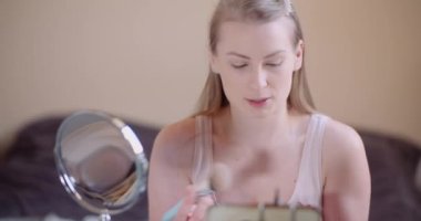 Kadın Makyaj Sanatçısı Çevrimiçi Makyaj Kursu Sosyal Medya Akımı