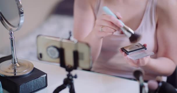 Attractive Female doing Makeup Applaying Powder with a Brush — Stock Video