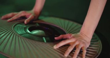 Kadın Sağlık Kulübünde Antrenman Yapıyor