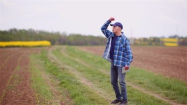 Kızgın Çiftçi Tarlada