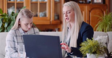 Kadın Meslektaşlar İş Stratejisini Tartışıyor