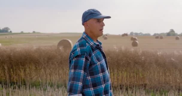 Jordbrukets kärlek. Modern jordbrukare. — Stockvideo
