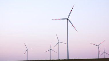 Yel değirmeni çiftliğinin uçan Wiev 'i. Güç Enerji Üretimi