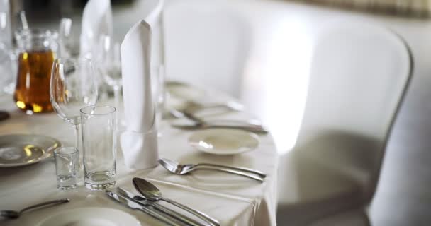 Table décorée pour un dîner de mariage — Video