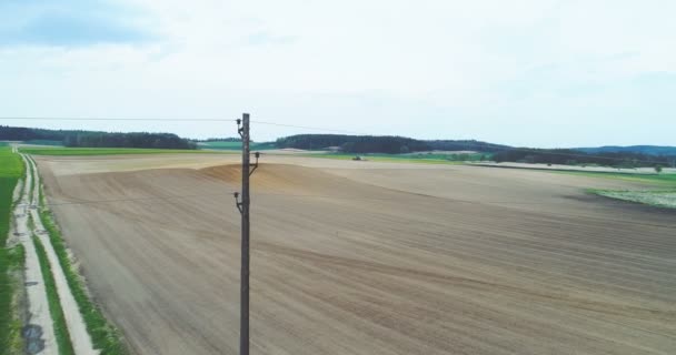 Campo de arado de tractores. Fundo agrícola. — Vídeo de Stock