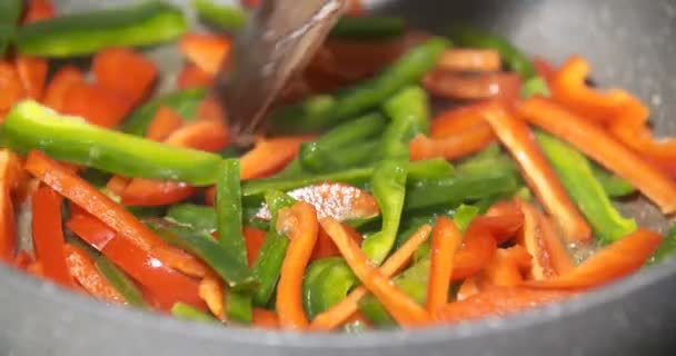 Közelről egy finom színes zöldség — Stock videók