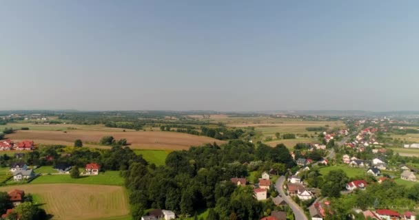 Vue aérienne du petit village, vue d'en haut — Video