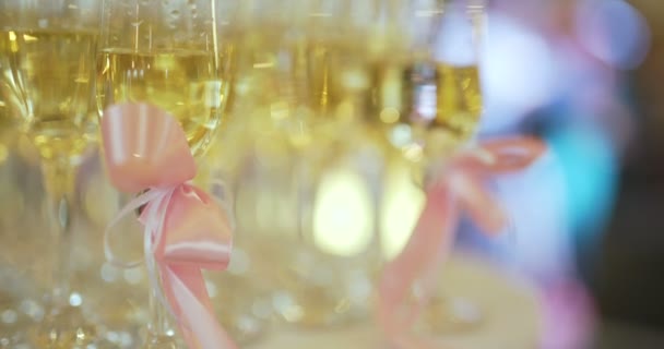 Flûtes de shampagne à la réception de mariage — Video