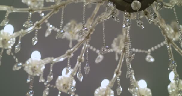 Close Up de Lustre de Luxo com diamantes — Vídeo de Stock