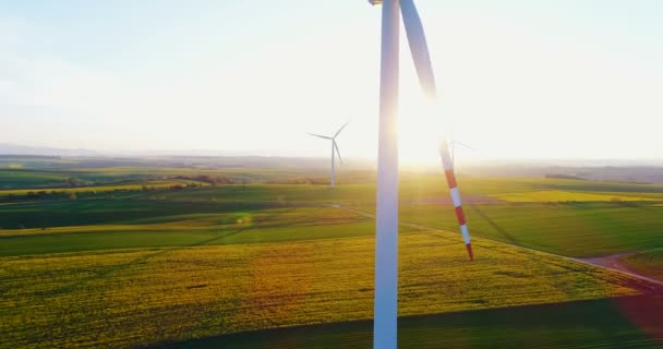 Энергетическая концепция - ветряные турбины. — стоковое видео
