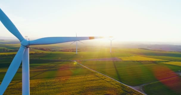 Vista aérea de los molinos de viento — Vídeos de Stock