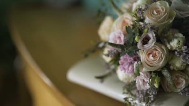 Весільний букет - підготовка весілля — стокове відео
