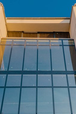 Pencereli Modern Endüstriyel Cephe