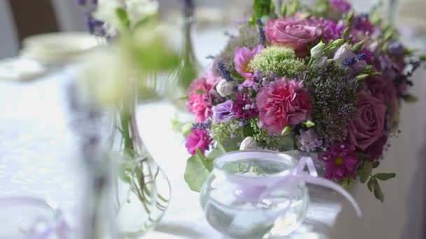 Luxus dekorierten Tisch Hochzeitsempfang — Stockvideo