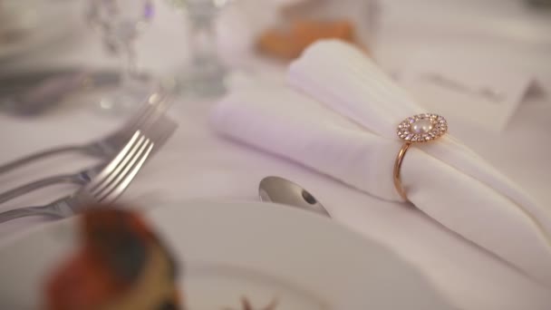 Mesa decorada de lujo boda recepción — Vídeo de stock