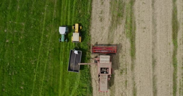 Сельскохозяйственный комбайн — стоковое видео