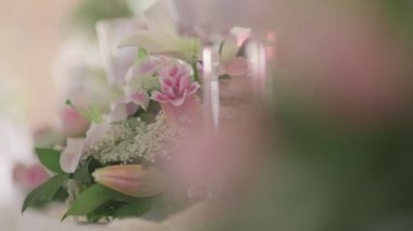 Süslü Konforlu Masa Düğün Resepsiyonunda Düğün Çiçekleri